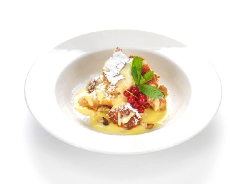 ‘Golden gnocchi’ (baked dough balls with butter, raisins and nuts) with vanilla custard