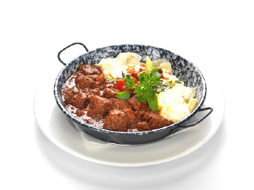 Beef-stew with cottage-cheese pasta