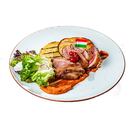 Sirloin Udvarmester style with potato slices
